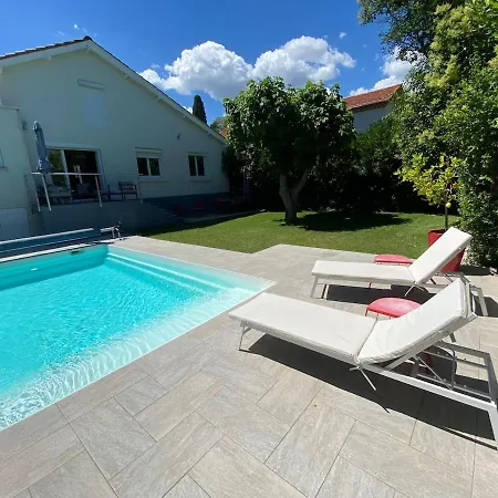 Family With Private Pool * מונפלייה